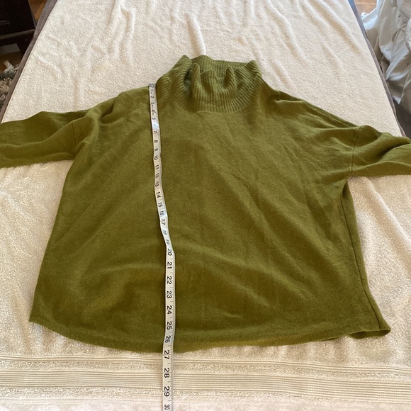 Eileen Fisher 100% wool beautiful dark olive green sweater - Picture 8 of 11
